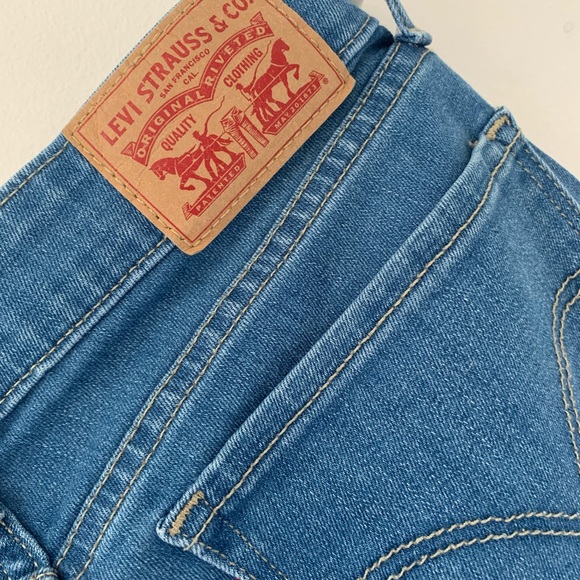 Levi’s 711 Skinny Med Blue - Picture 4 of 4
